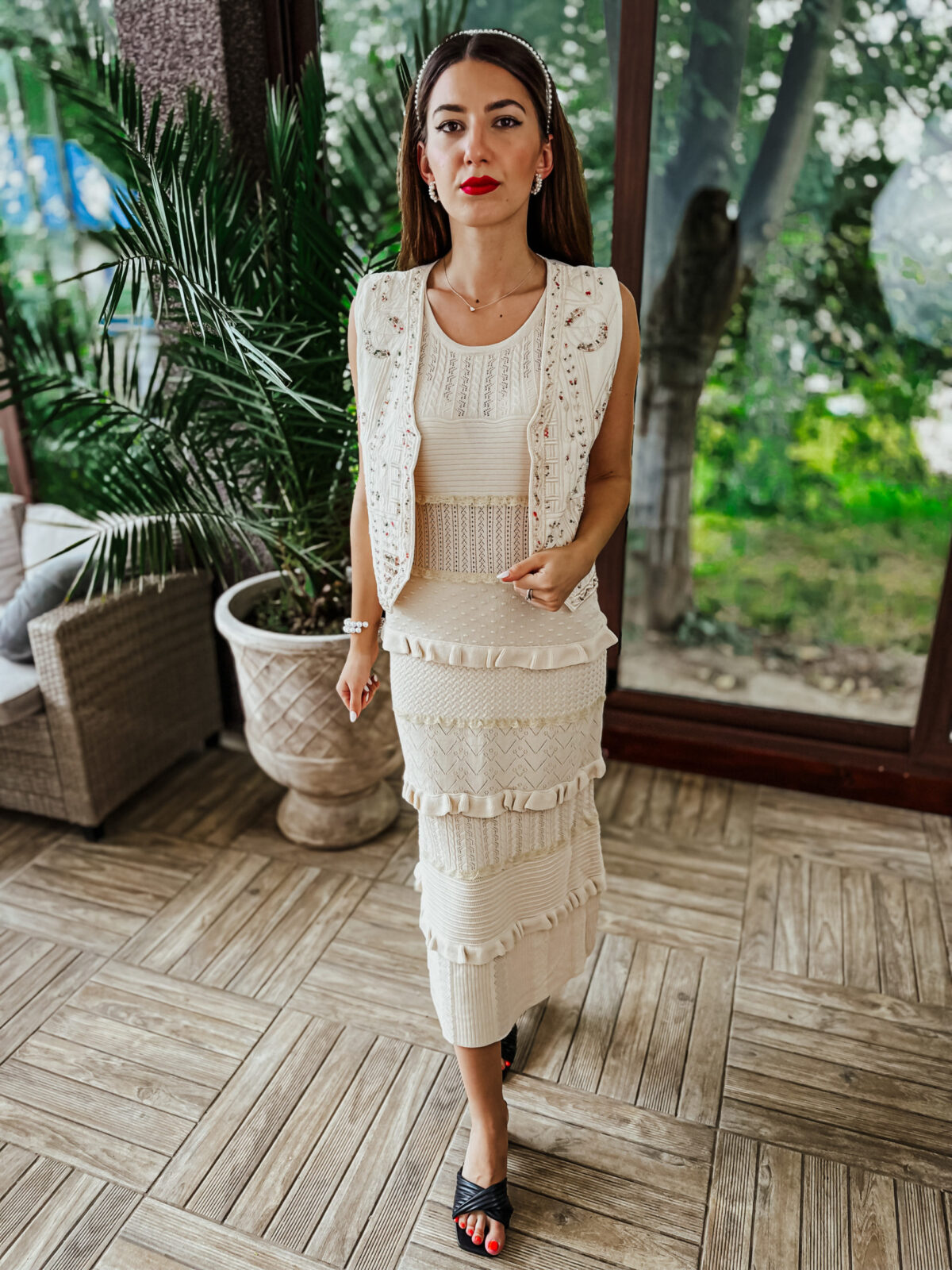 Béžové šaty s háčkovaným vzorom AMORE – Obrázok 2