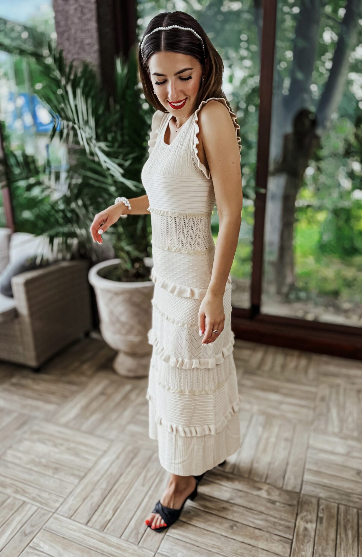 Béžové šaty s háčkovaným vzorom AMORE – Obrázok 6