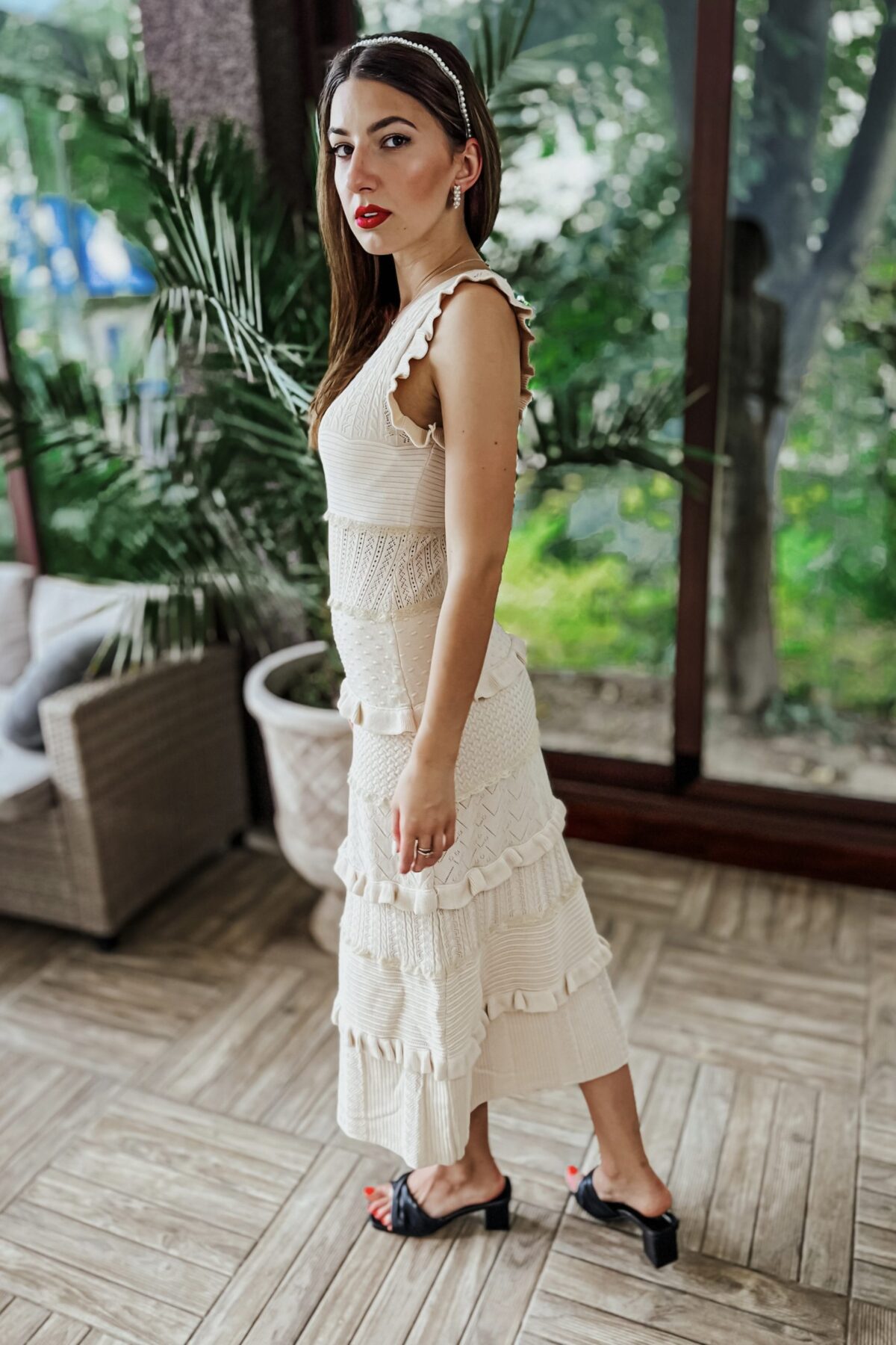 Béžové šaty s háčkovaným vzorom AMORE – Obrázok 5