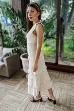 Béžové šaty s háčkovaným vzorom AMORE – Obrázok 5