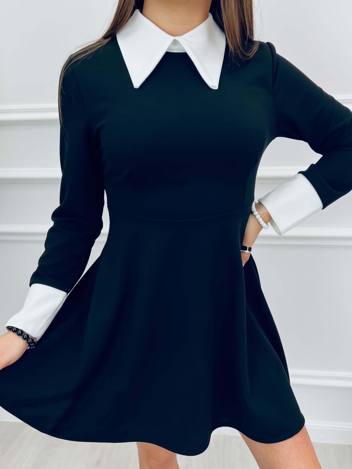 Čierne šaty s golierom WEDNESDAY – Obrázok 3