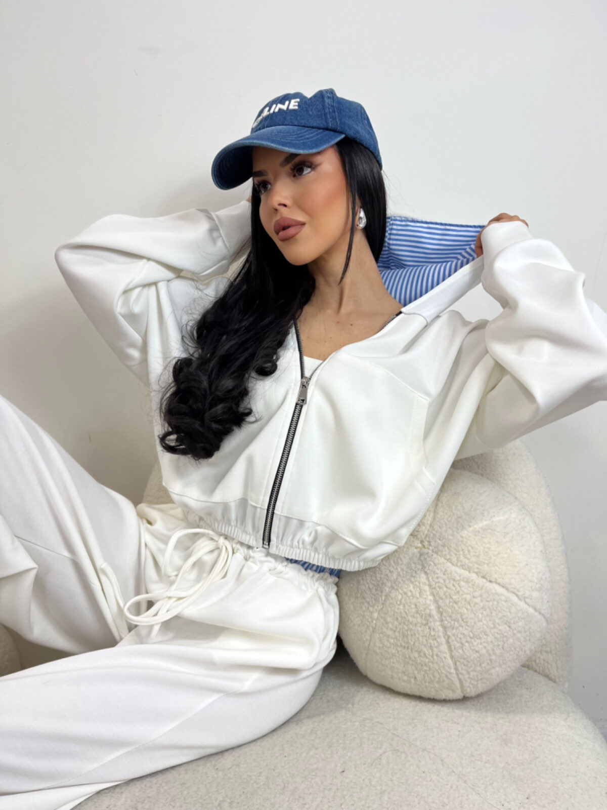 Športovo-elegantný biely komplet MILU – Obrázok 8