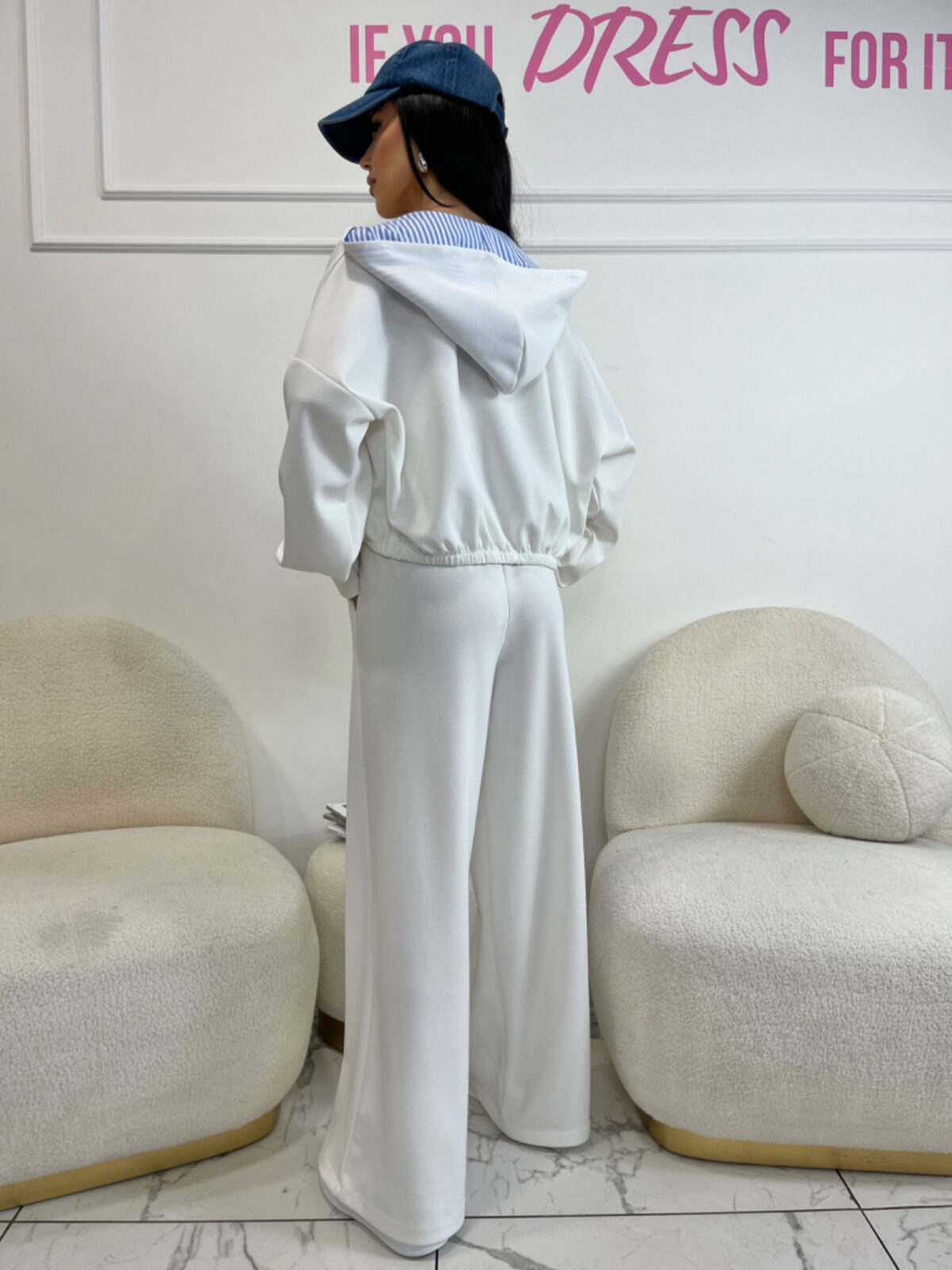 Športovo-elegantný biely komplet MILU – Obrázok 6