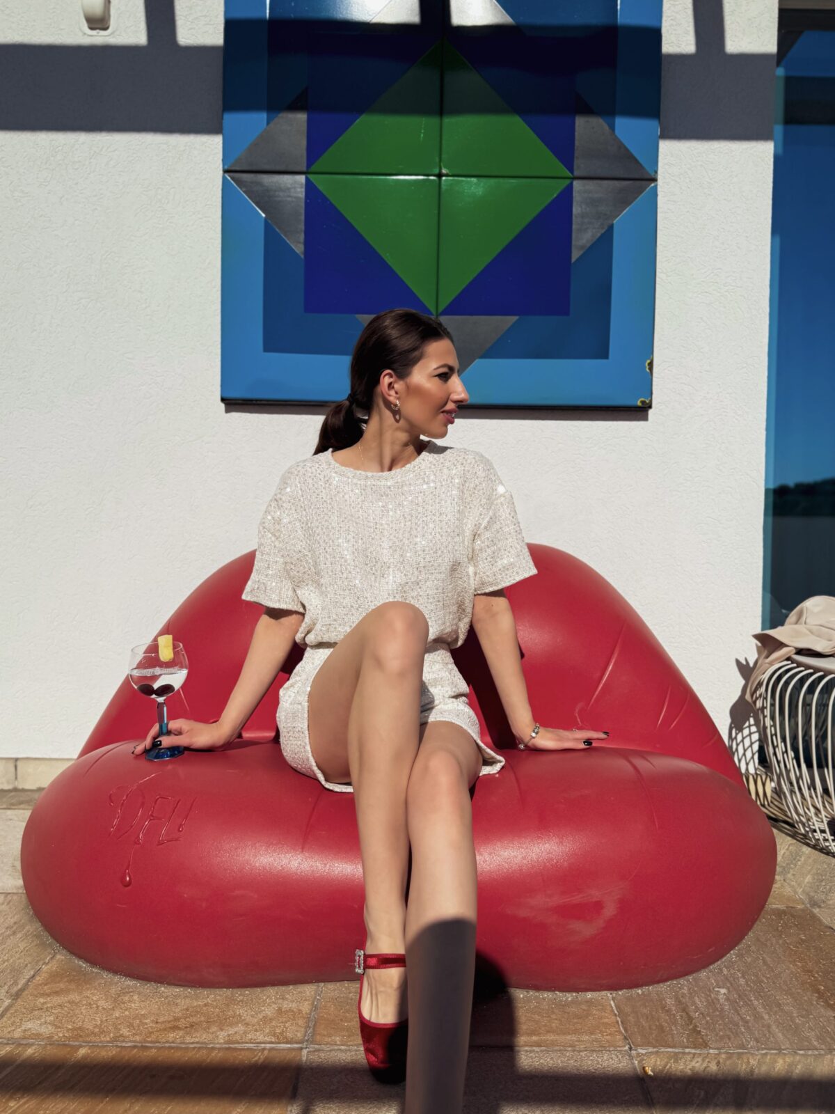 Biely top s flitrami LUX – Obrázok 1