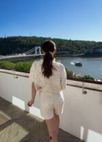 Biely top s flitrami LUX – Obrázok 3